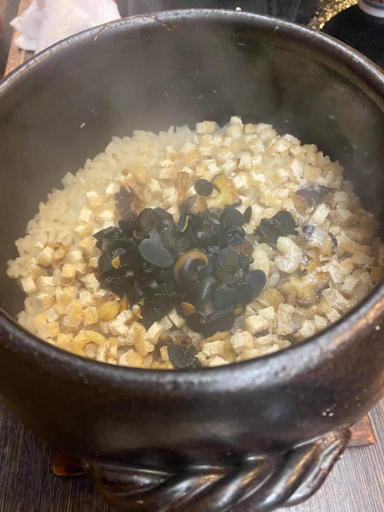 土鍋で炊いたサザエご飯